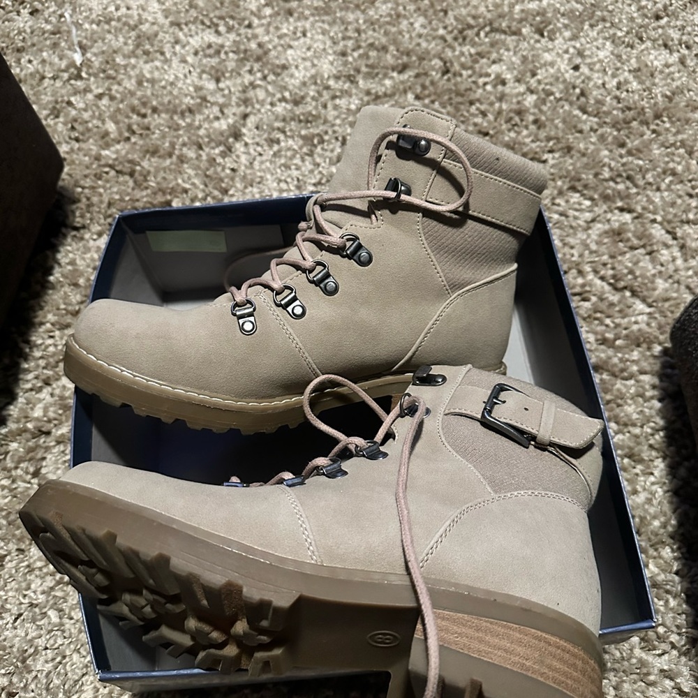Universal Thread Kelly Boots - Picture 5 of 9